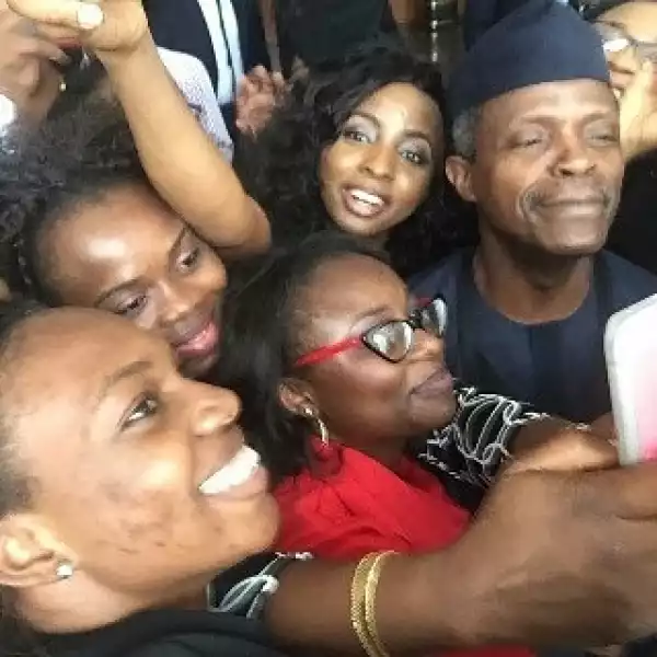 See How These Ladies Were Struggling To Take A Selfie With VP Osinbajo (Photo)
